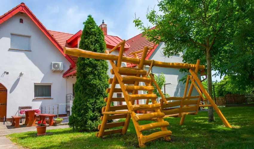 Huszár Vendégház Örvényes - Május 1.