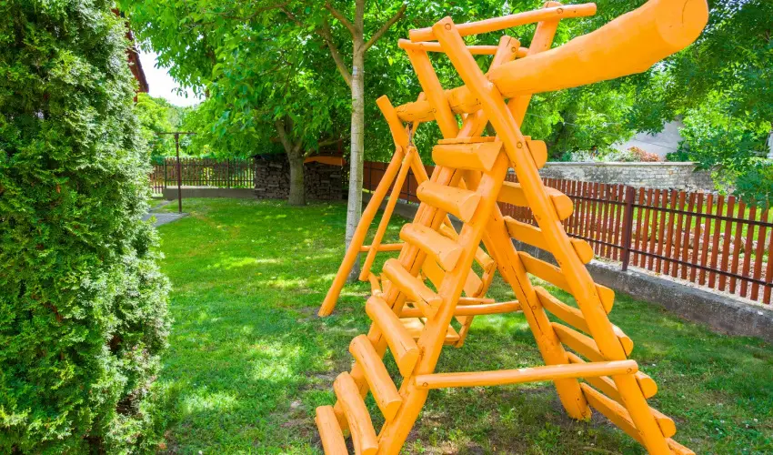 Huszár Vendégház Örvényes - Május 1.