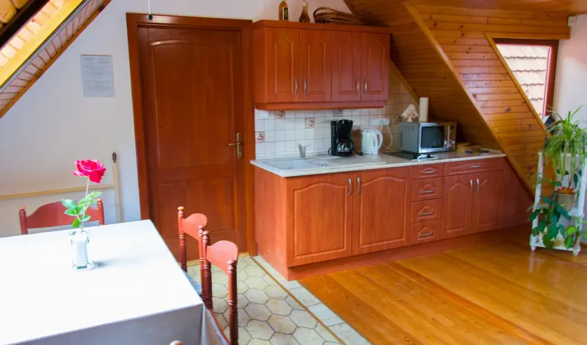 Huszár Vendégház Örvényes - Május 1.