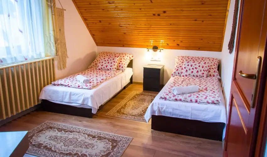 Huszár Vendégház Örvényes - Május 1.