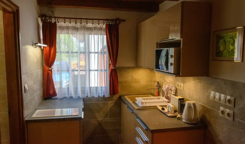 Huszár Vendégház Örvényes - Május 1.