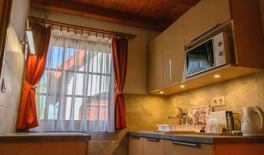 Huszár Vendégház Örvényes - Május 1.