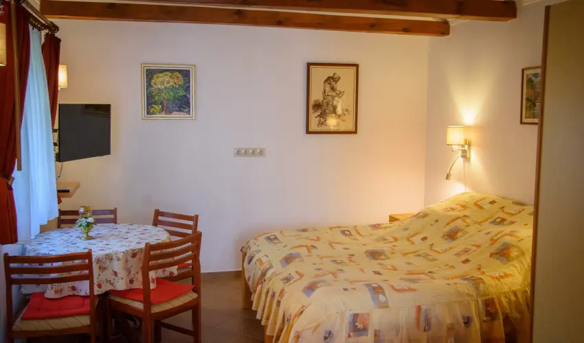 Huszár Vendégház Örvényes - Május 1.