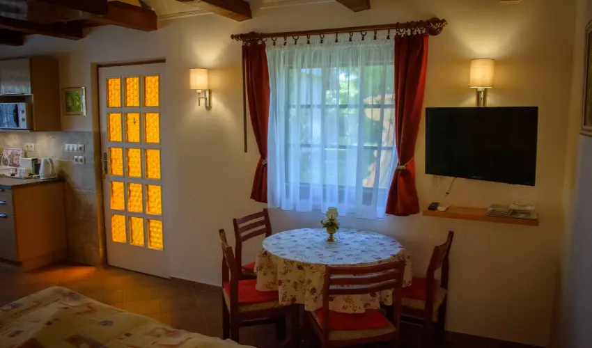 Huszár Vendégház Örvényes - Május 1.