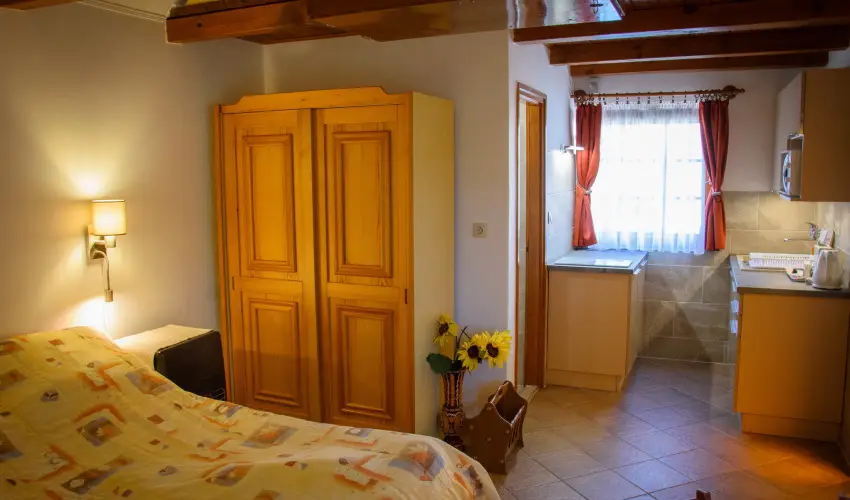 Huszár Vendégház Örvényes - Május 1.