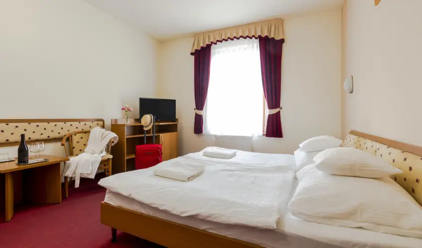 Hotel Imperial Gygyszll Kiskrs - Mjus 1.