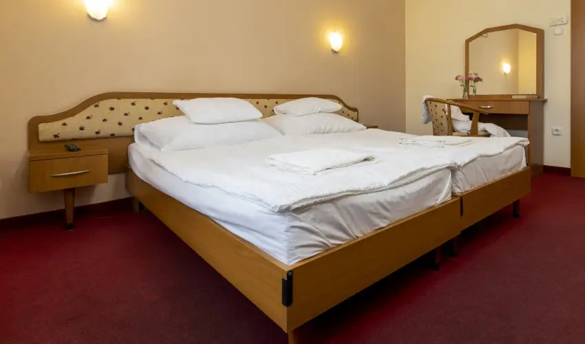 Hotel Imperial Gygyszll Kiskrs - Mjus 1.