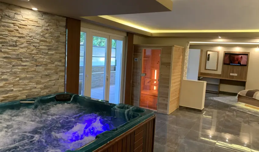 The Jakuzzi Room Miskolctapolca - M�jus 1.