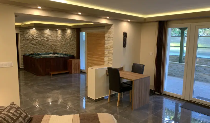 The Jakuzzi Room Miskolctapolca - M�jus 1.