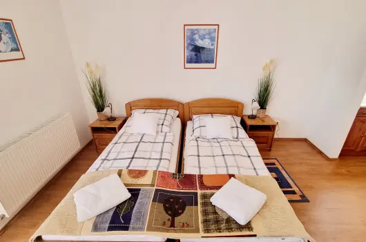 Jkai sor II. Apartman - Mjus 1. (min. 2 j)