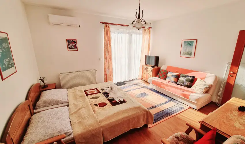 Jkai sor II. Apartman Hajdszoboszl - Mjus 1. (min. 2 j)