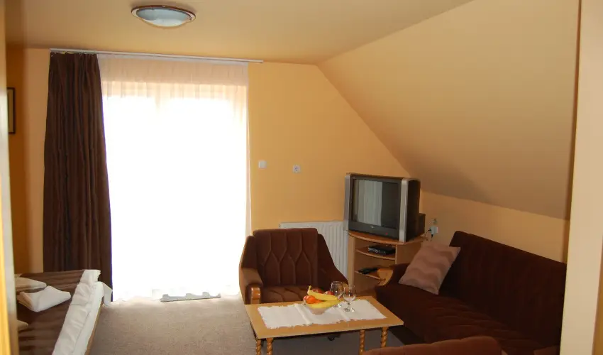 Judit Panzi Tapolca-Gyulakeszi - Mjus 1. (min. 2 j)