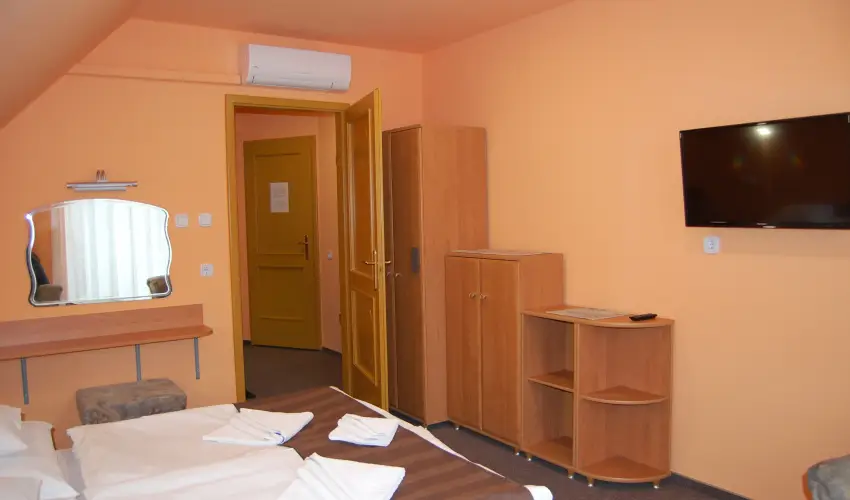 Judit Panzi Tapolca-Gyulakeszi - Mjus 1. (min. 2 j)