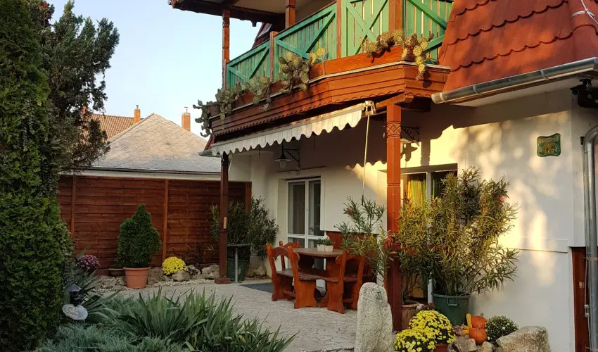 Kaktusz Villa H�v�z - M�jus 1. (min. 2 �j)