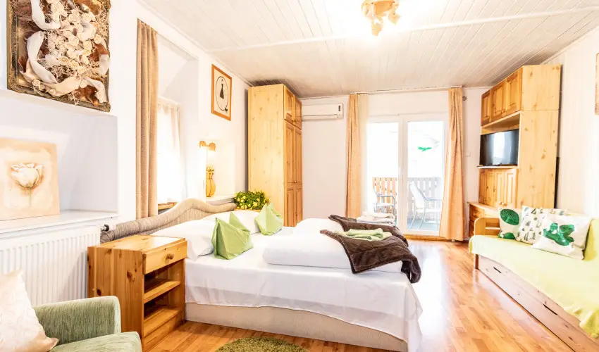 Kaktusz Villa H�v�z - M�jus 1. (min. 2 �j)