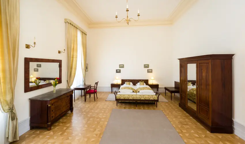 Krolyi Kastly Hotel & Restaurant  Fehrvrcsurg - Mjus 1. - specilis elrefizetssel