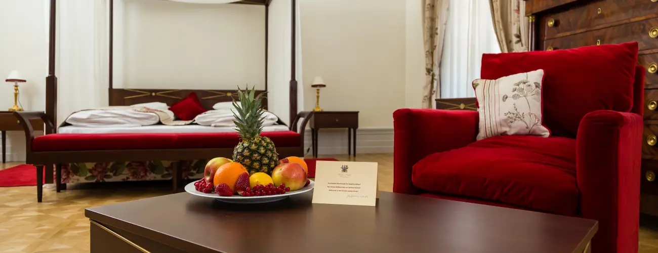 Krolyi Kastly Hotel & Restaurant  Fehrvrcsurg - Mjus 1. 