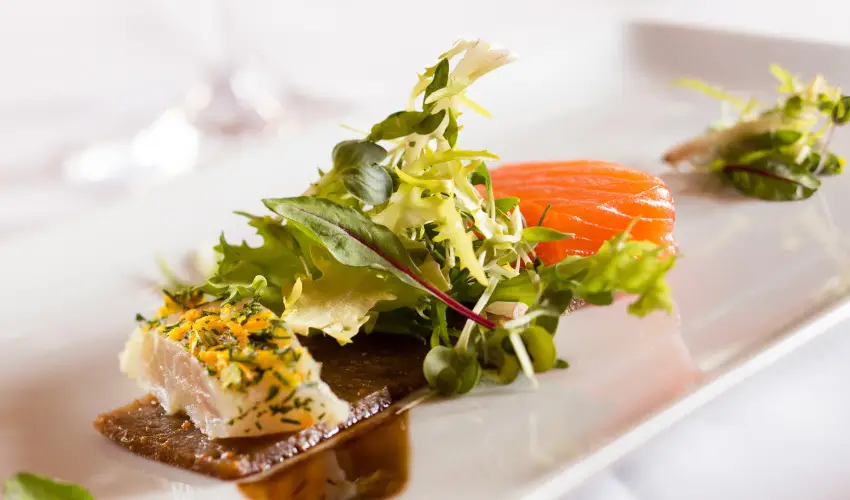 Krolyi Kastly Hotel & Restaurant  Fehrvrcsurg - Mjus 1. - specilis elrefizetssel