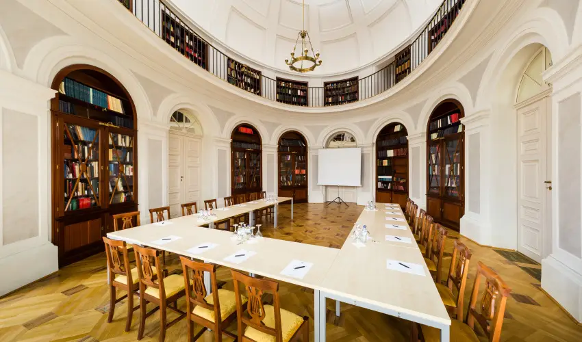 Krolyi Kastly Hotel & Restaurant  Fehrvrcsurg - Mjus 1. - specilis elrefizetssel