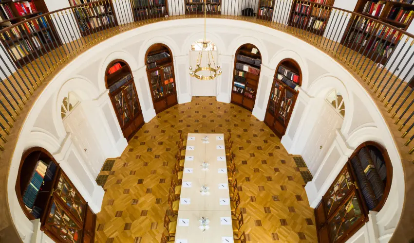 Krolyi Kastly Hotel & Restaurant  Fehrvrcsurg - Mjus 1. - specilis elrefizetssel