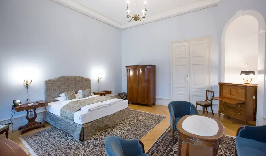 Krolyi Kastly Hotel & Restaurant  Fehrvrcsurg - Mjus 1. - specilis elrefizetssel