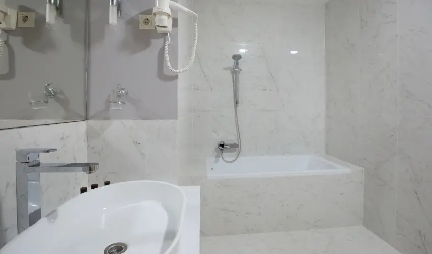 Krolyi Kastly Hotel & Restaurant  Fehrvrcsurg - Mjus 1. - specilis elrefizetssel