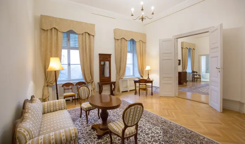 Krolyi Kastly Hotel & Restaurant  Fehrvrcsurg - Mjus 1. - specilis elrefizetssel