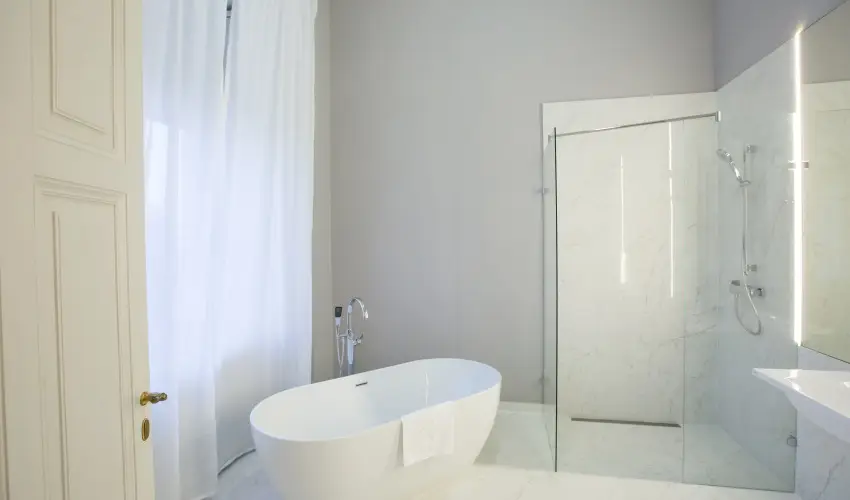 Krolyi Kastly Hotel & Restaurant  Fehrvrcsurg - Mjus 1. - specilis elrefizetssel