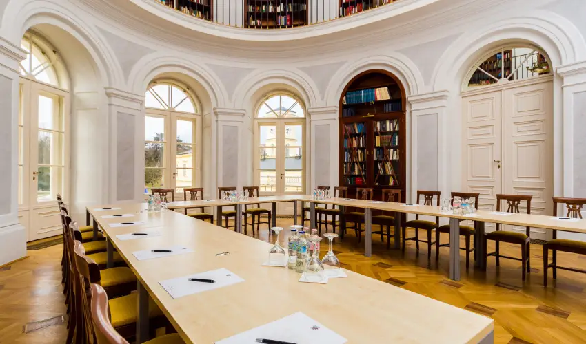 Krolyi Kastly Hotel & Restaurant  Fehrvrcsurg - Mjus 1. - specilis elrefizetssel