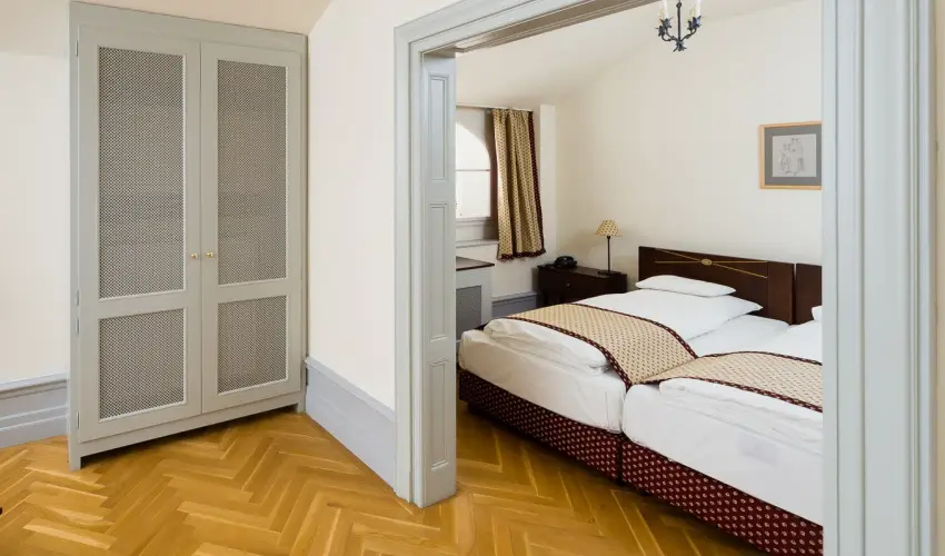 Krolyi Kastly Hotel & Restaurant  Fehrvrcsurg - Mjus 1. - specilis elrefizetssel