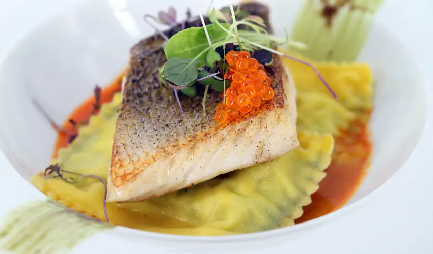 Krolyi Kastly Hotel & Restaurant  Fehrvrcsurg - Mjus 1. - specilis elrefizetssel