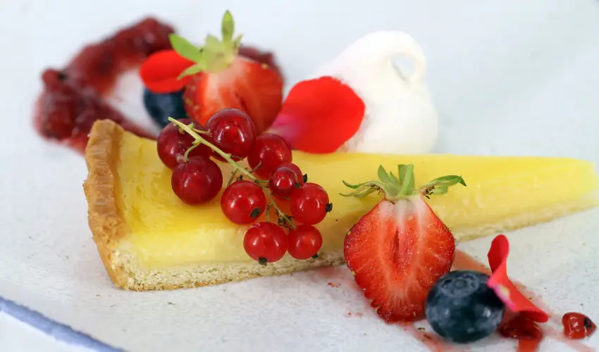 Krolyi Kastly Hotel & Restaurant  Fehrvrcsurg - Mjus 1. - specilis elrefizetssel