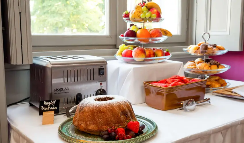 Krolyi Kastly Hotel & Restaurant  Fehrvrcsurg - Mjus 1. - specilis elrefizetssel