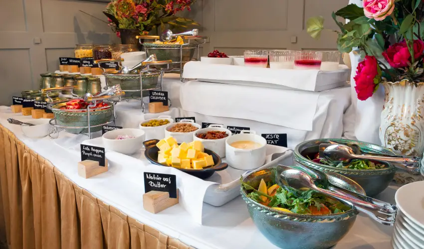 Krolyi Kastly Hotel & Restaurant  Fehrvrcsurg - Mjus 1. - specilis elrefizetssel