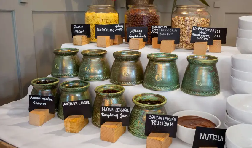 Krolyi Kastly Hotel & Restaurant  Fehrvrcsurg - Mjus 1. - specilis elrefizetssel