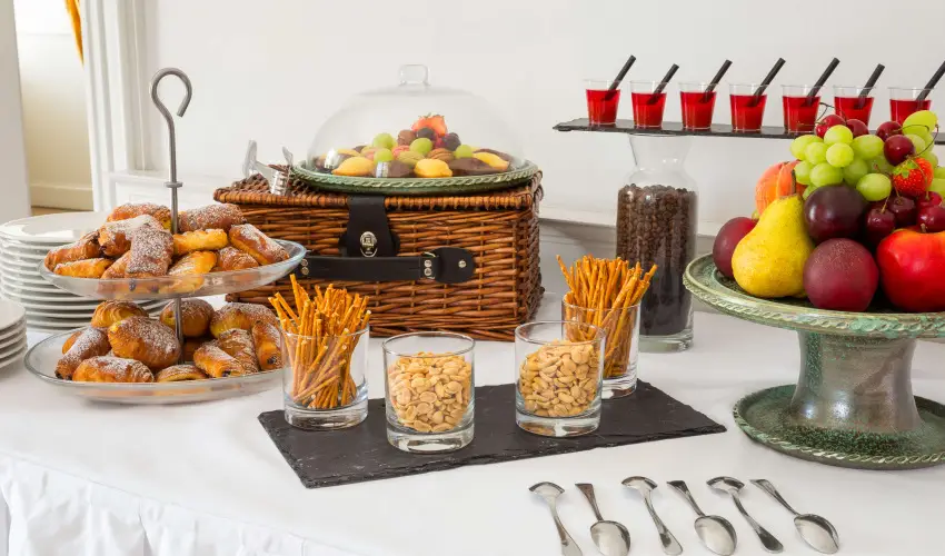 Krolyi Kastly Hotel & Restaurant  Fehrvrcsurg - Mjus 1. - specilis elrefizetssel