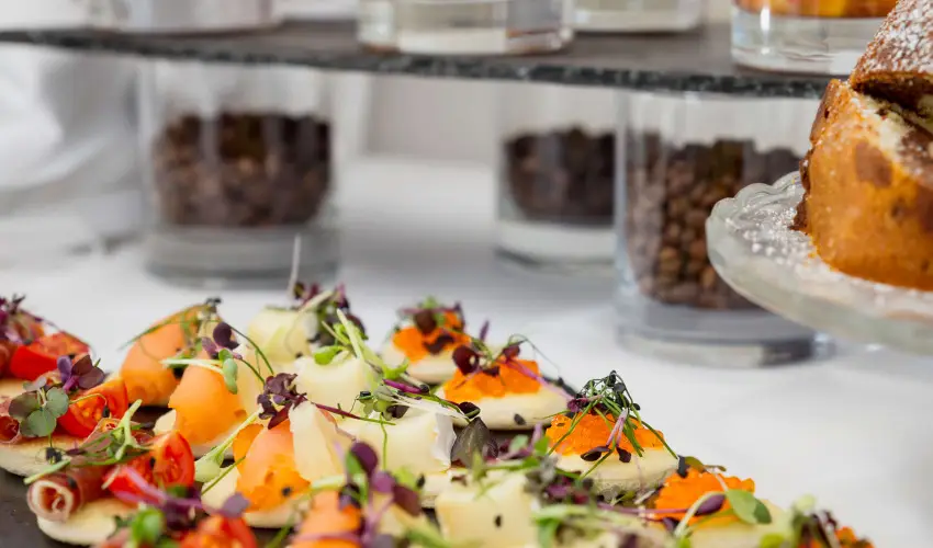 Krolyi Kastly Hotel & Restaurant  Fehrvrcsurg - Mjus 1. - specilis elrefizetssel