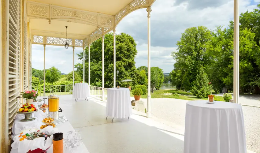 Krolyi Kastly Hotel & Restaurant  Fehrvrcsurg - Mjus 1. - specilis elrefizetssel