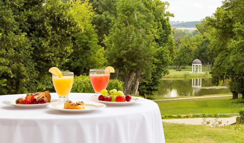 Krolyi Kastly Hotel & Restaurant  Fehrvrcsurg - Mjus 1. - specilis elrefizetssel