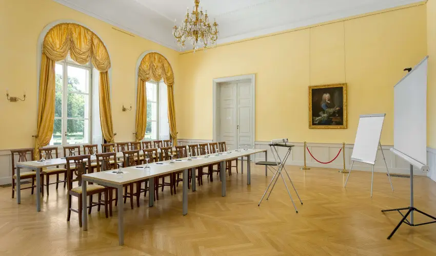 Krolyi Kastly Hotel & Restaurant  Fehrvrcsurg - Mjus 1. - specilis elrefizetssel