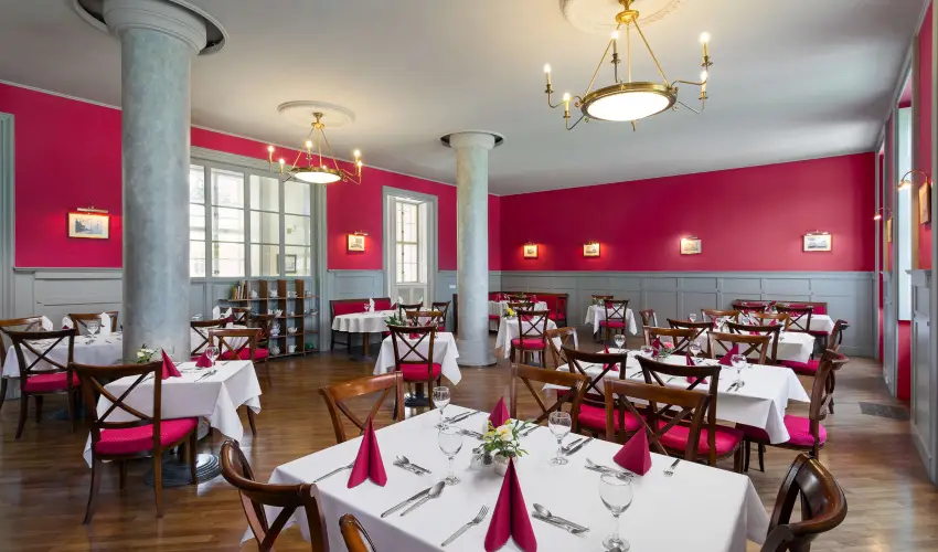 Krolyi Kastly Hotel & Restaurant  Fehrvrcsurg - Mjus 1. - specilis elrefizetssel