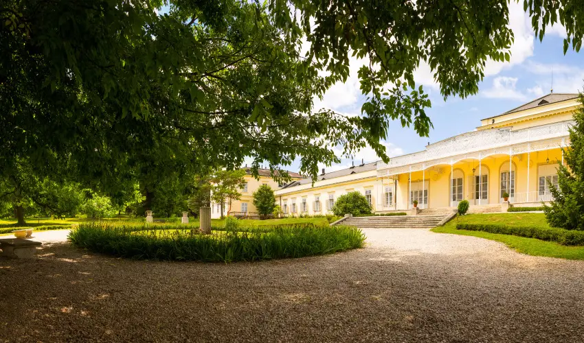 Krolyi Kastly Hotel & Restaurant  Fehrvrcsurg - Mjus 1. - specilis elrefizetssel