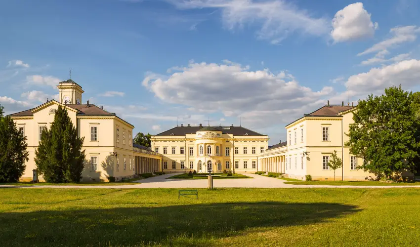 Krolyi Kastly Hotel & Restaurant  Fehrvrcsurg - Mjus 1. - specilis elrefizetssel