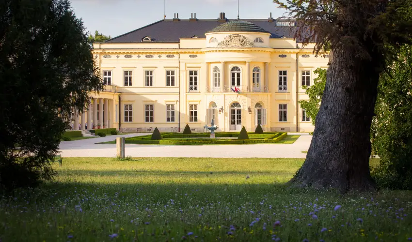 Krolyi Kastly Hotel & Restaurant  Fehrvrcsurg - Mjus 1. - specilis elrefizetssel