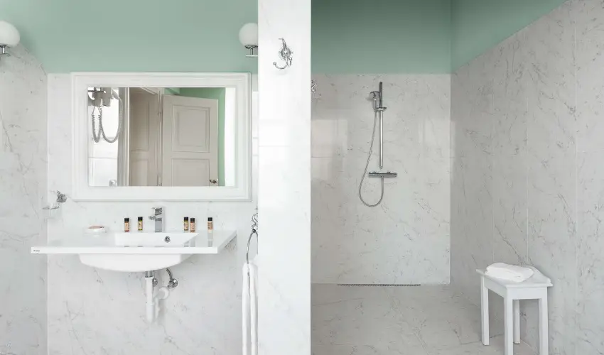 Krolyi Kastly Hotel & Restaurant  Fehrvrcsurg - Mjus 1. - specilis elrefizetssel