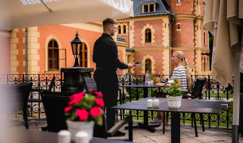 Kastlyhotel Sasvr Pardsasvr - Mjus 1. (min. 2 j)