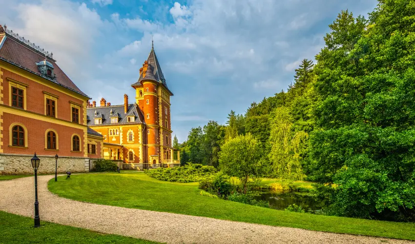 Kastlyhotel Sasvr Pardsasvr - Mjus 1. (min. 2 j)