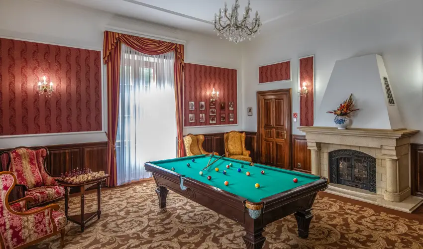 Kastlyhotel Sasvr Pardsasvr - Mjus 1. (min. 2 j)