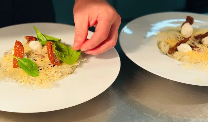 Kastlyhotel Sasvr Pardsasvr - Mjus 1. (min. 2 j)