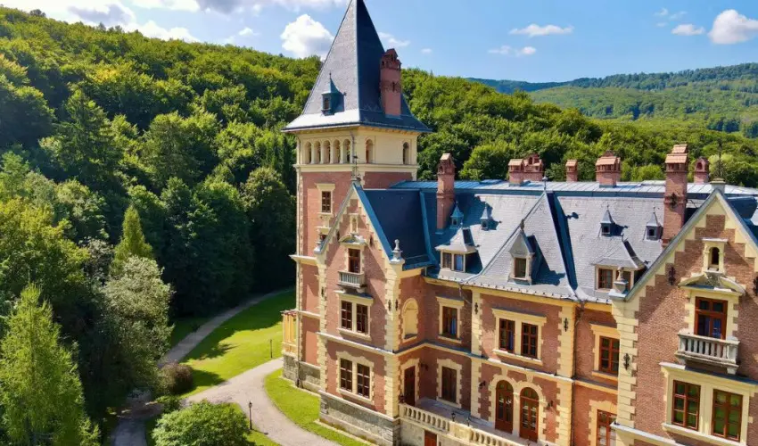 Kastlyhotel Sasvr Pardsasvr - Mjus 1. (min. 2 j)